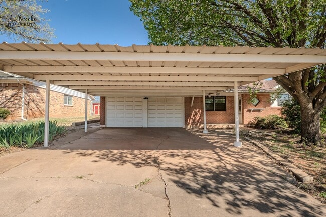 1603 Karen Ln in Iowa Park, TX - Building Photo - Building Photo