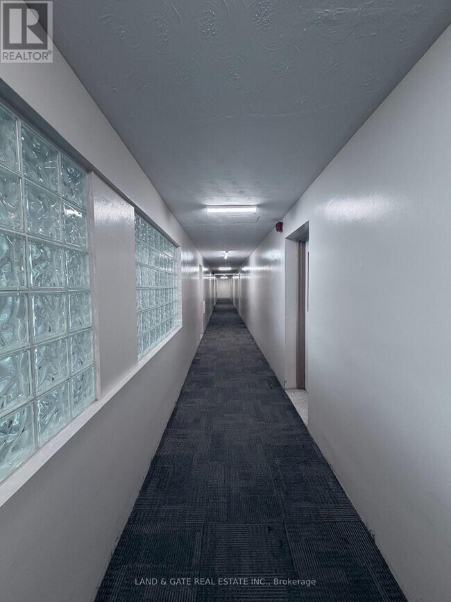 330 Gibb St in Oshawa, ON - Building Photo - Building Photo