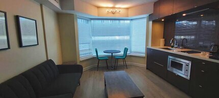 55 Avenue Rd in Toronto, ON - Building Photo - Building Photo