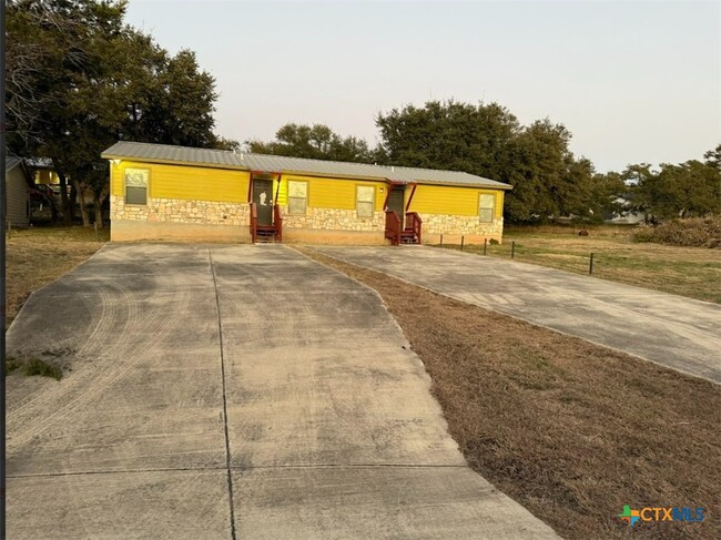 1239 Clearview Canyon in Canyon Lake, TX - Building Photo - Building Photo