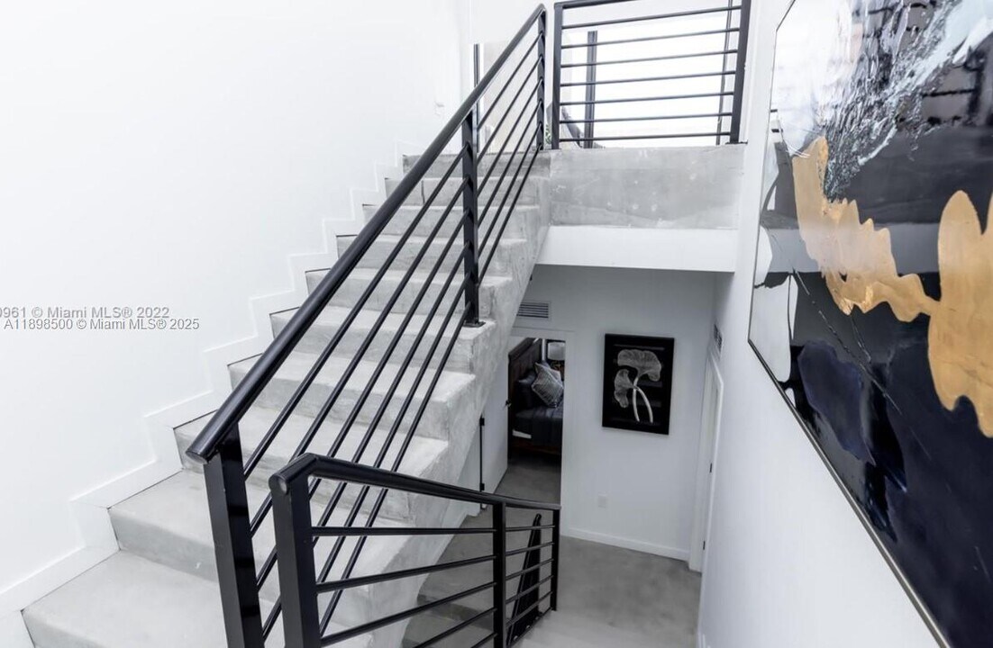 7107 NE 4th Ct in Miami, FL - Building Photo