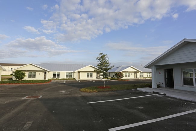 Greentree Senior Apartments in Clewiston, FL - Building Photo - Building Photo