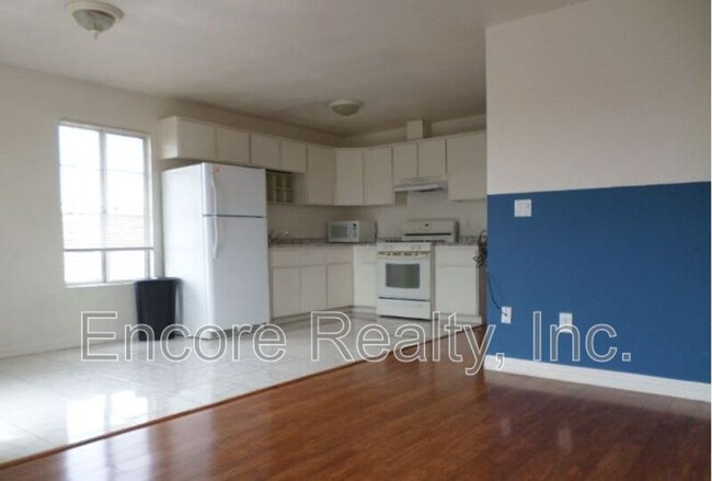 2812 Elrose Dr in San Diego, CA - Foto de edificio - Building Photo