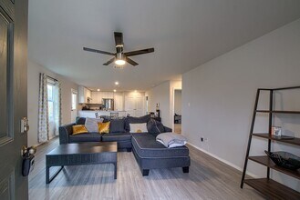 14014 Homestead in San Antonio, TX - Foto de edificio - Building Photo