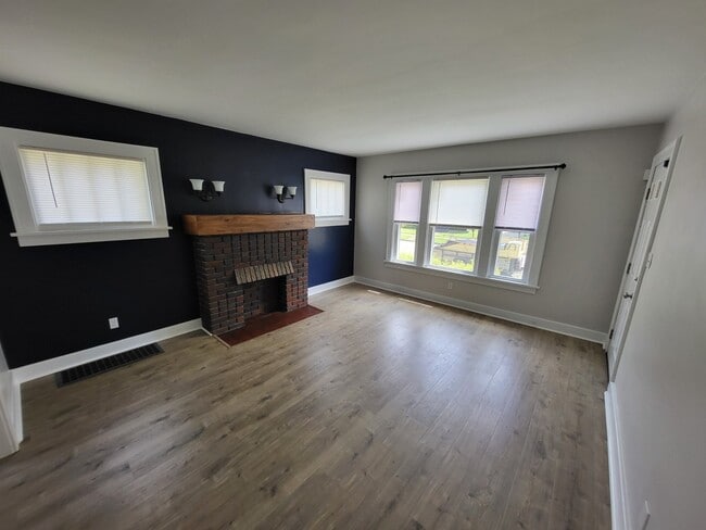 1152 W 27th St, Unit 1st Floor