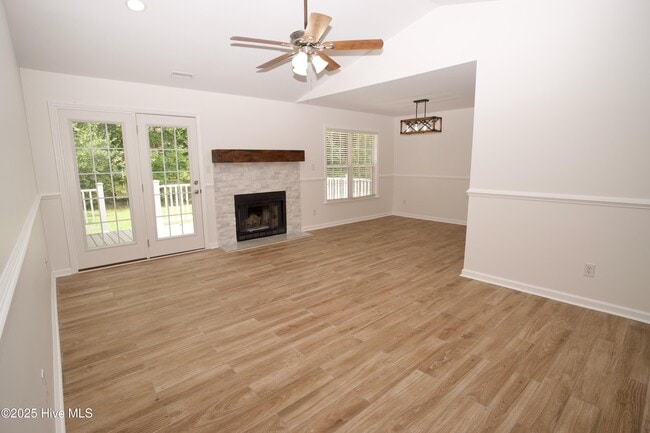 210 Hayden Pl in Jacksonville, NC - Building Photo - Building Photo