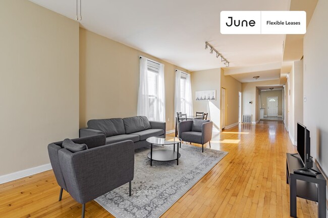 property at 1214 N Damen Ave