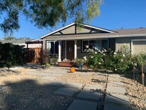 806 Coyote St in Milpitas, CA - Foto de edificio - Building Photo
