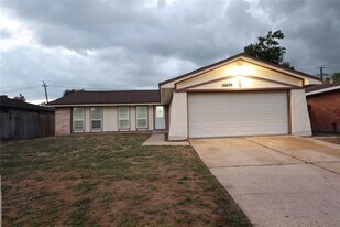 10406 Townhall Ln in Sugar Land, TX - Building Photo