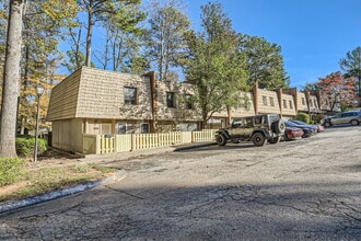 6424 Woodstone Way in Morrow, GA - Foto de edificio - Building Photo