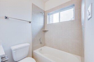 2102 Live Oak St in Houston, TX - Building Photo - Building Photo
