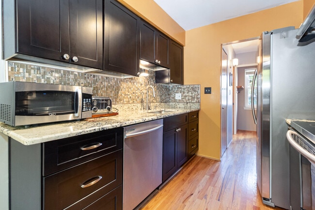 24750 Olde Orchard St in Novi, MI - Building Photo - Building Photo