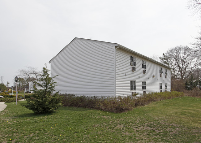 Hampton Bay Apartments in Hampton Bays, NY - Building Photo - Building Photo