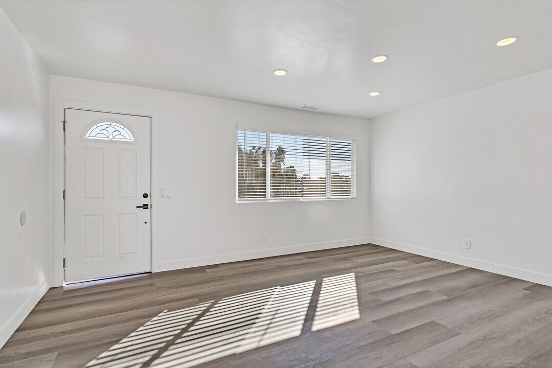 1239 N Citrus Ave, Unit 4 in Vista, CA - Foto de edificio