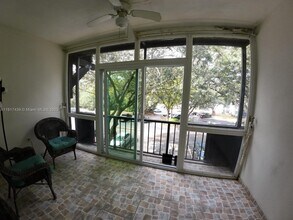 3730 Inverrary Dr in Lauderhill, FL - Foto de edificio - Building Photo