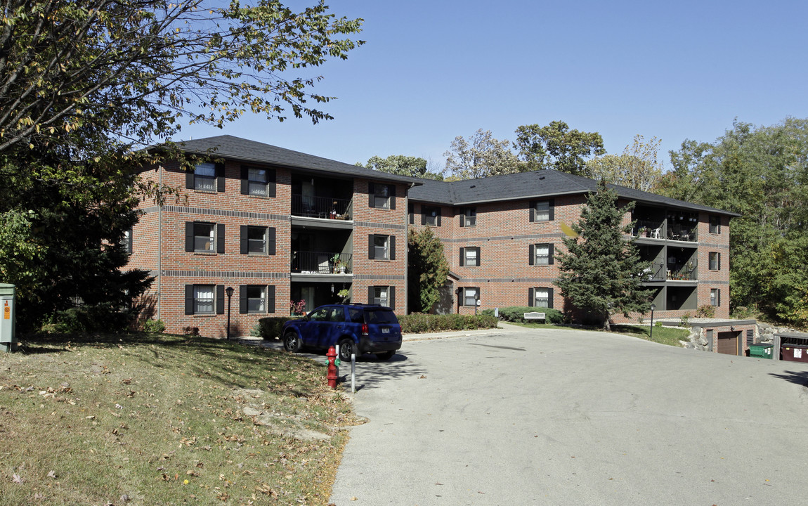 Wellington Heights in Madison, WI - Foto de edificio