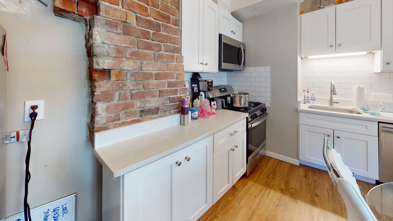 74 Kenwood St, Unit 1 in Boston, MA - Building Photo