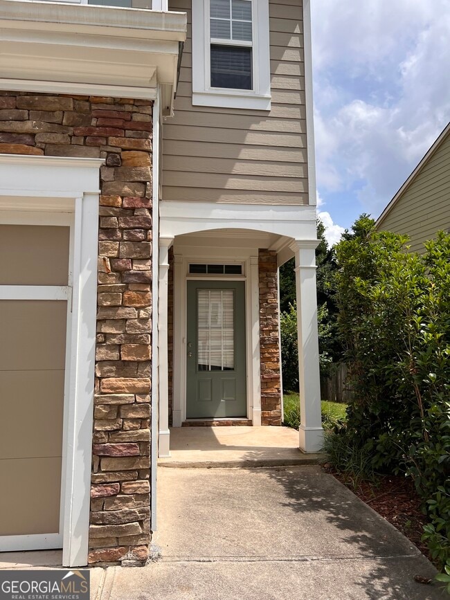 5975 Bentley Way in Cumming, GA - Foto de edificio - Building Photo