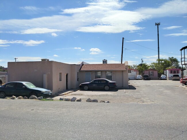 8001 Alameda Ave in El Paso, TX - Building Photo - Building Photo