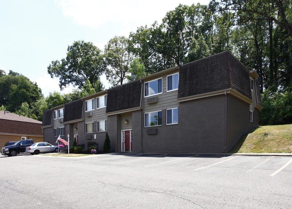 Nature View Apartments in Canton, OH - Building Photo