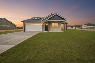 2501 Oriole Ln in Junction City, KS - Building Photo