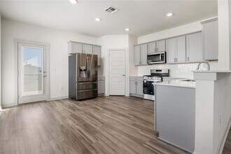 8006 Linda Michelle Ln in Austin, TX - Building Photo - Building Photo