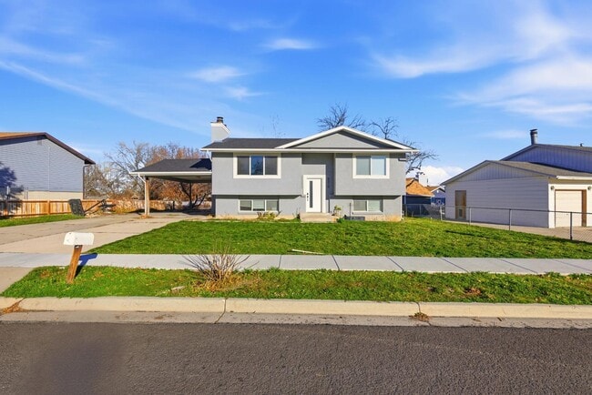 5210 Woodledge Ave in West Valley City, UT - Building Photo - Building Photo