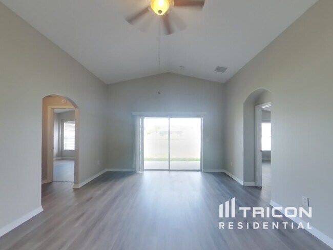 2220 Colville Chase Dr in Ruskin, FL - Building Photo - Building Photo