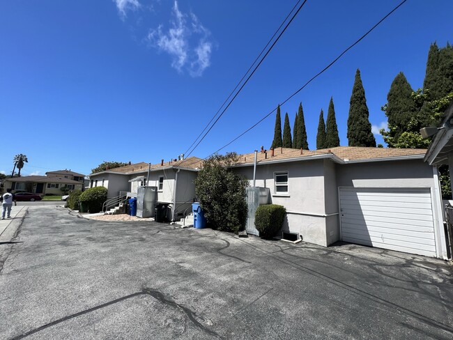 9030-9038 Reading Ave in Los Angeles, CA - Building Photo - Primary Photo