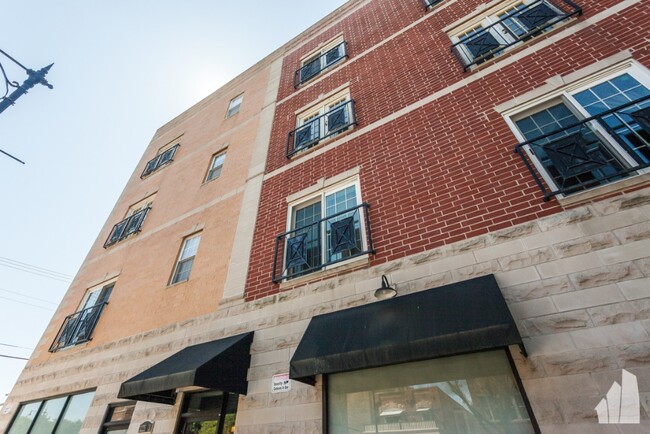 3225 W Fullerton Ave, Unit 3SC in Chicago, IL - Building Photo - Building Photo