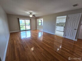 144 Beverly Hl Ter in Woodbridge Township, NJ - Building Photo