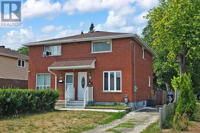 1092 Cedar St in Oshawa, ON - Building Photo - Building Photo