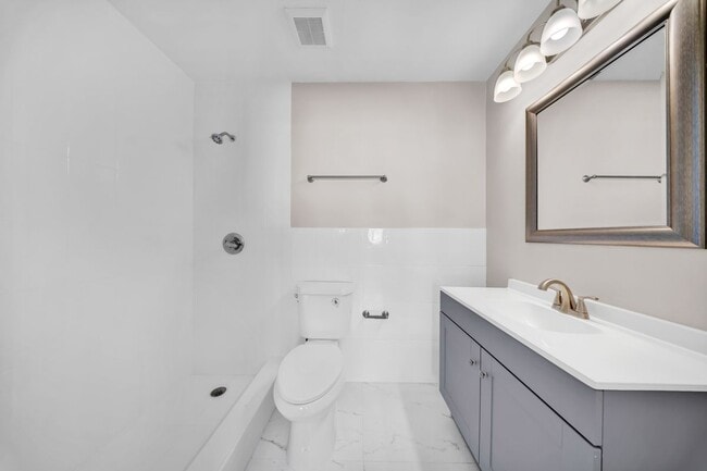 2770 W 60th St in Hialeah, FL - Building Photo - Building Photo