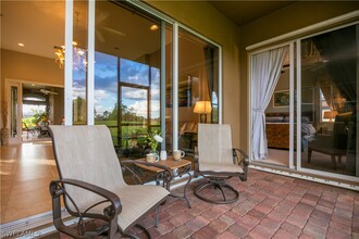 6088 Dogleg Dr in Naples, FL - Foto de edificio - Building Photo