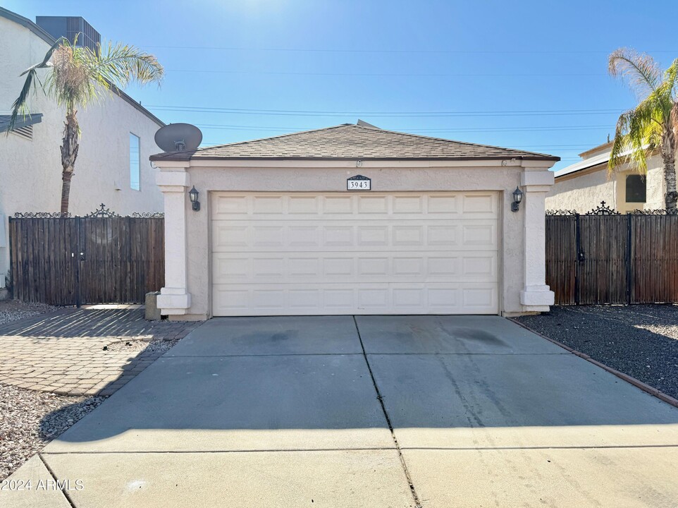 3943 W Whispering Wind Dr in Glendale, AZ - Building Photo