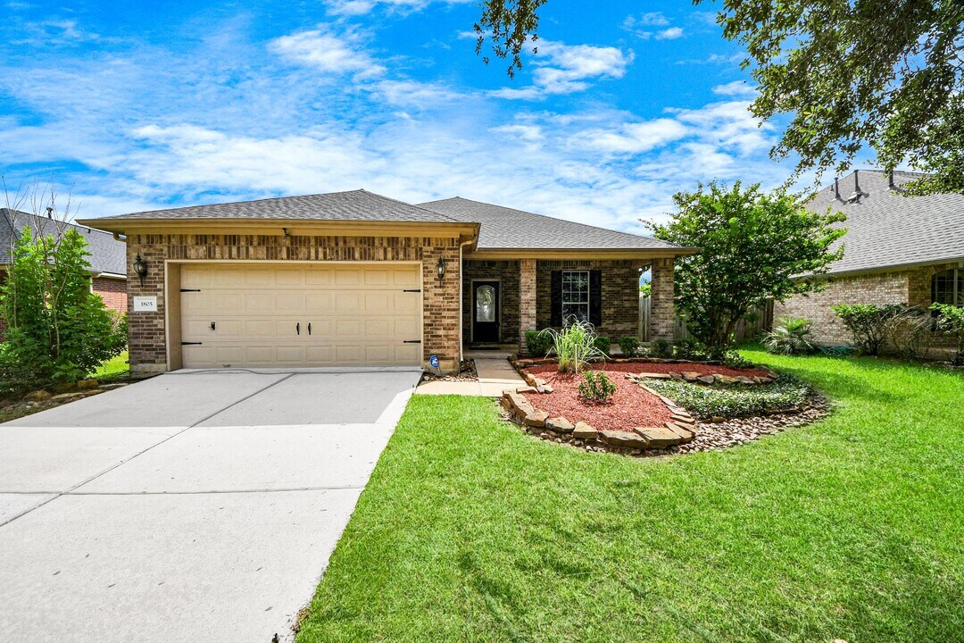 1805 Jasmine Hollow Ln in Pearland, TX - Foto de edificio