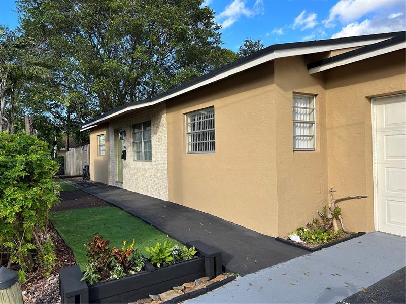 602 NE 38th St in Oakland Park, FL - Building Photo