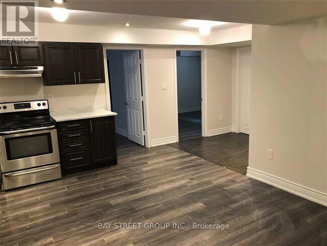 110 Turquoise Crescent in Brampton, ON - Building Photo - Building Photo