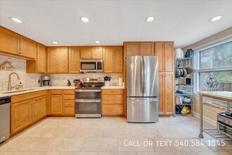 3331 Stonehenge Square in Cave Spring, VA - Building Photo - Building Photo