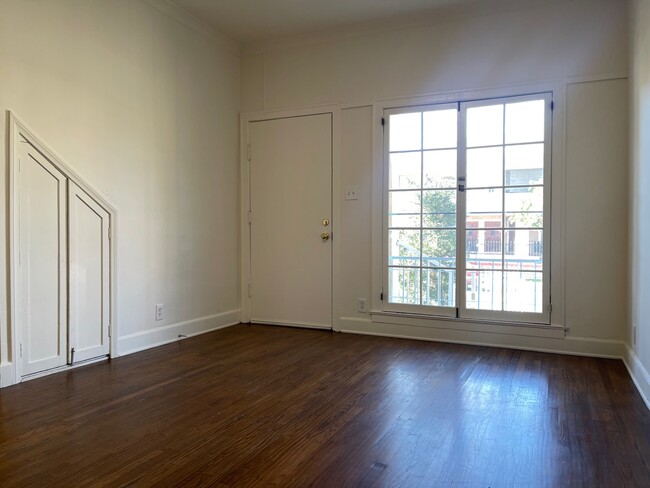 3000 Kenwood Ave in Los Angeles, CA - Building Photo - Building Photo