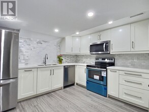 3845 Brinwood Gate in Mississauga, ON - Building Photo - Building Photo