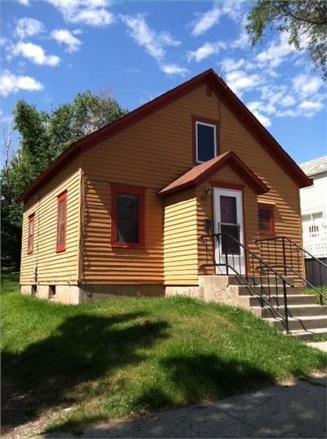 property at 801 3rd Ave NE