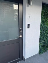 6901 Edgewater Dr in Coral Gables, FL - Building Photo - Building Photo