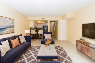 1024 Jack Calhoun Dr in Kissimmee, FL - Foto de edificio - Building Photo