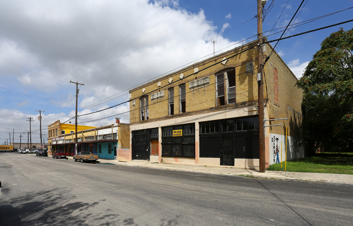 El Paso Lofts in San Antonio, TX - Building Photo