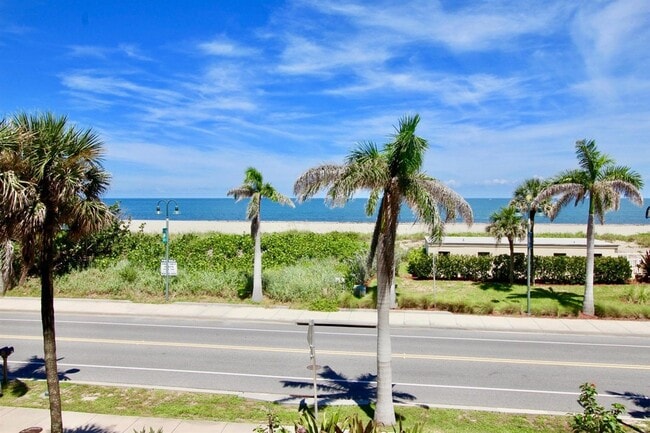 355 S Ocean Dr, Unit F304 in Fort Pierce, FL - Foto de edificio - Building Photo