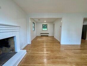 30 Fairview Dr in Farmington, CT - Foto de edificio - Building Photo