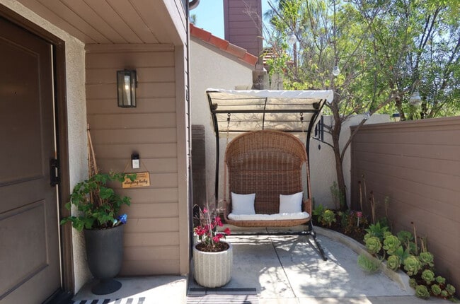 919 Via Colinas in Westlake Village, CA - Building Photo - Building Photo
