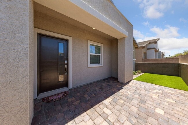 325 Aravalli Crst St in Henderson, NV - Building Photo - Building Photo