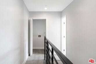 6032 Romaine St in Los Angeles, CA - Building Photo - Building Photo